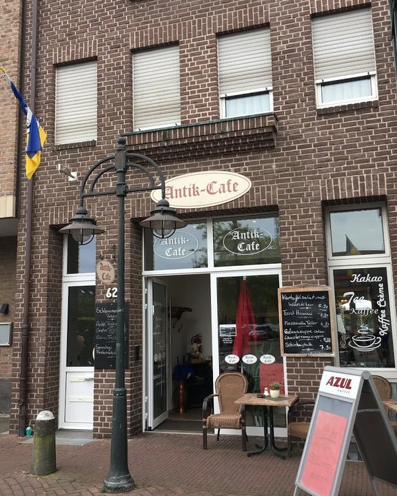 Helga Zukrigl Antik-Cafe